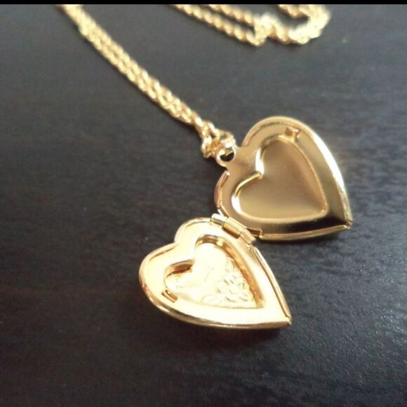 STUNNING VINTAGE SIGNED CROWN TRIFARI HEART FLOWER LOCKET 15.5" NECKLACE EUC - Picture 3 of 4